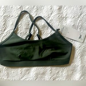 Alo yoga airlift intrigue sports bra size Medium